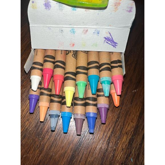 Vintage Crayola Crayons 16 Count Box Construction Paper 1998. - Picture 3 of 4